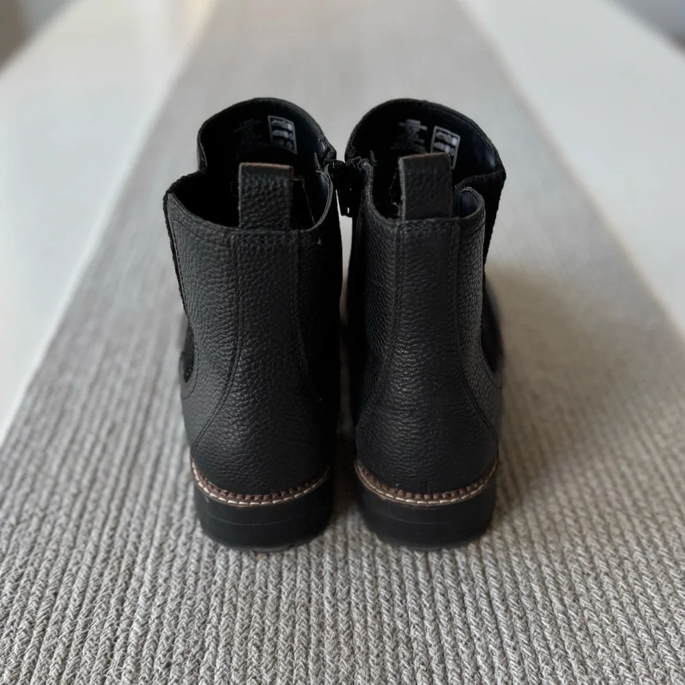Lands End Black Pebbled Genuine Leather Lug Sole Ankle Boots Booties Size 10